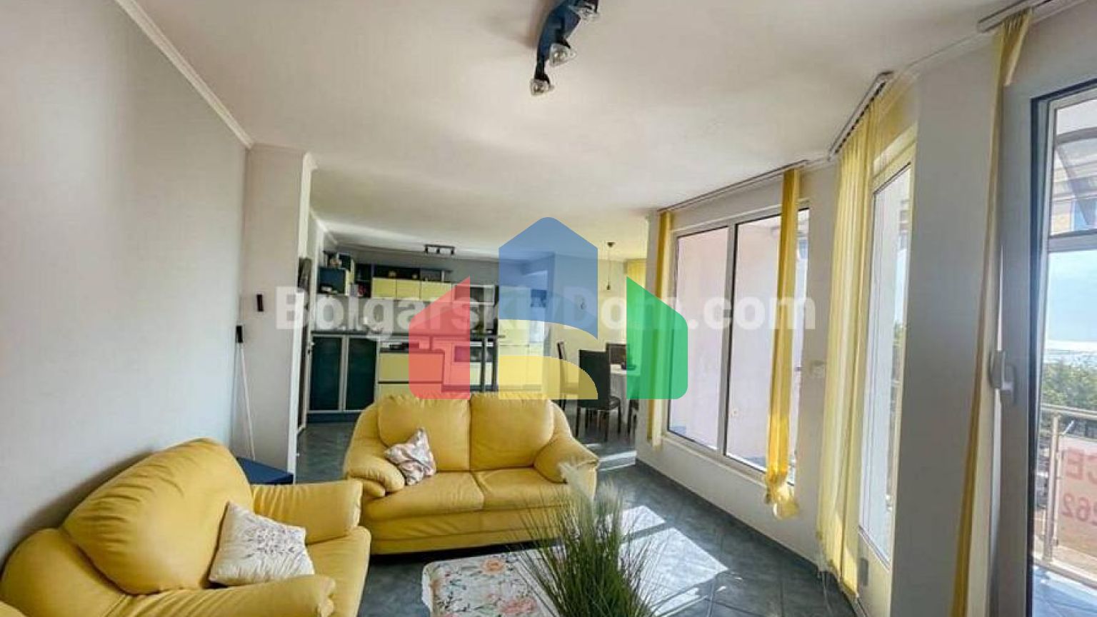 Чотирикімнатна квартира в Равді