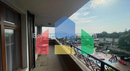 Трикімнатна квартира в Річ 3