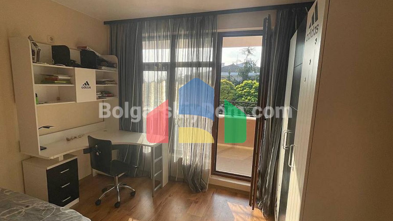 Трикімнатна квартира в Річ 3