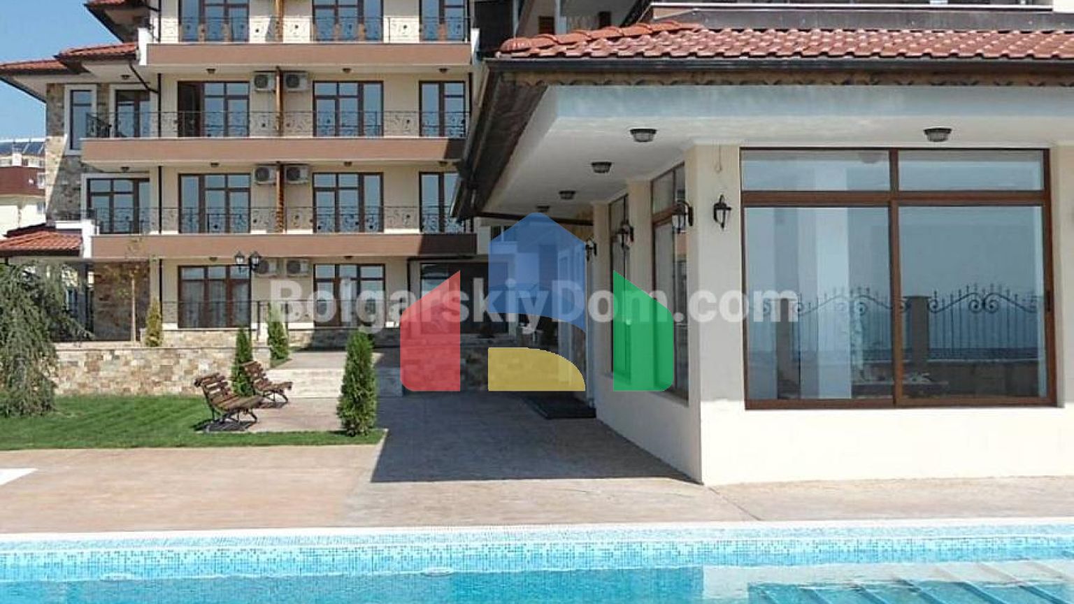 Трикімнатна квартира в Річ 3