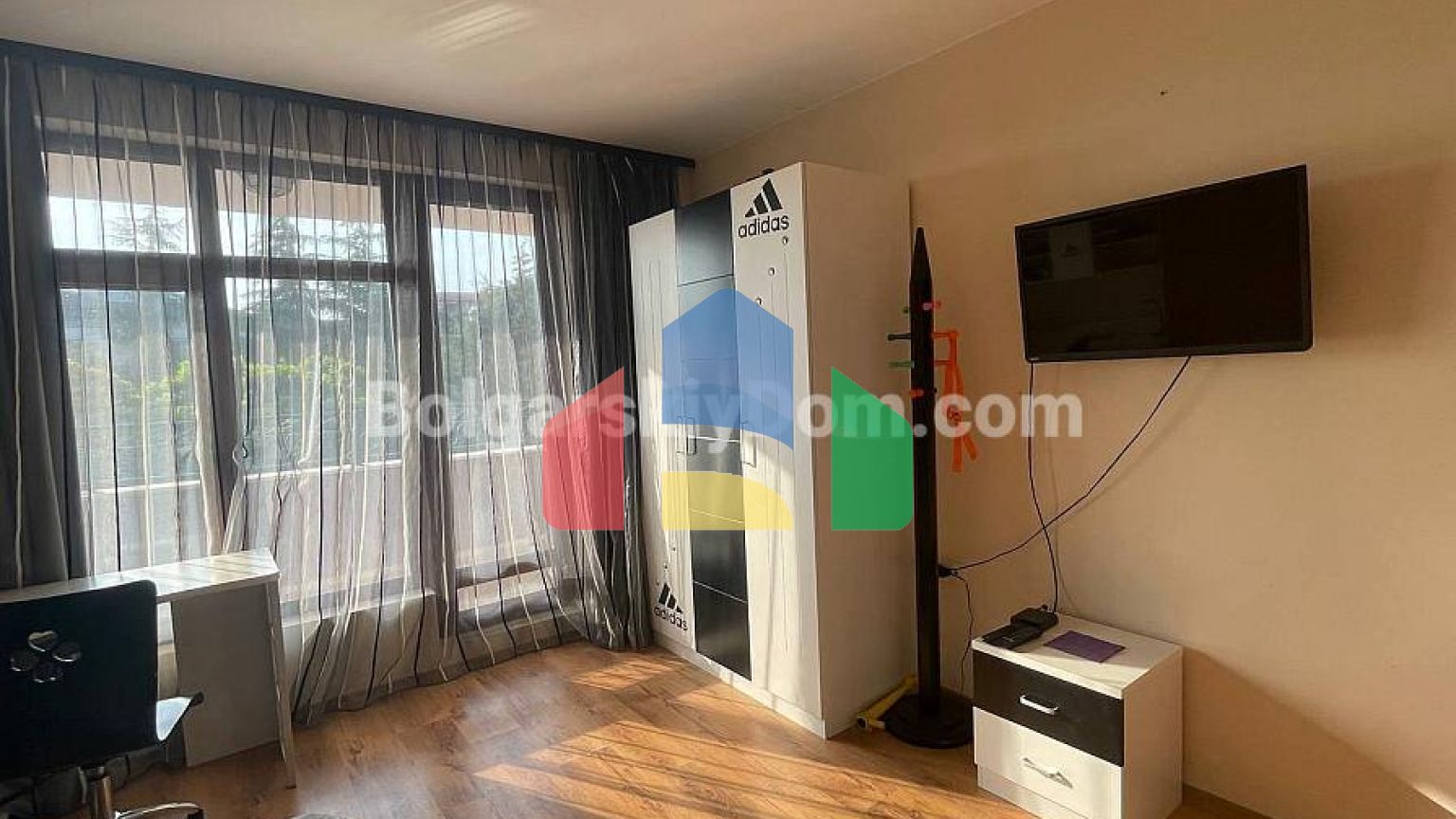 Трикімнатна квартира в Річ 3