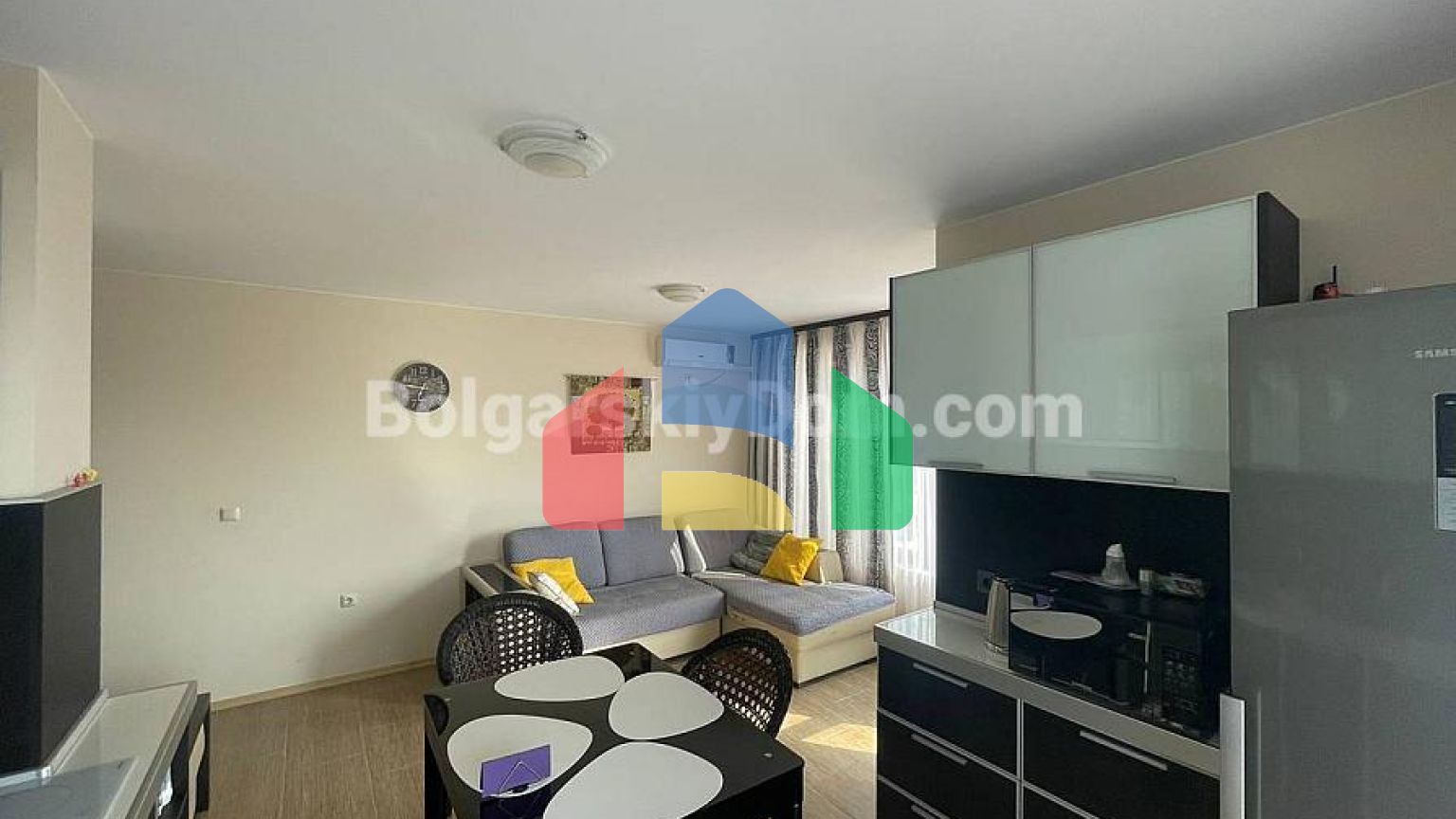 Трикімнатна квартира в Річ 3