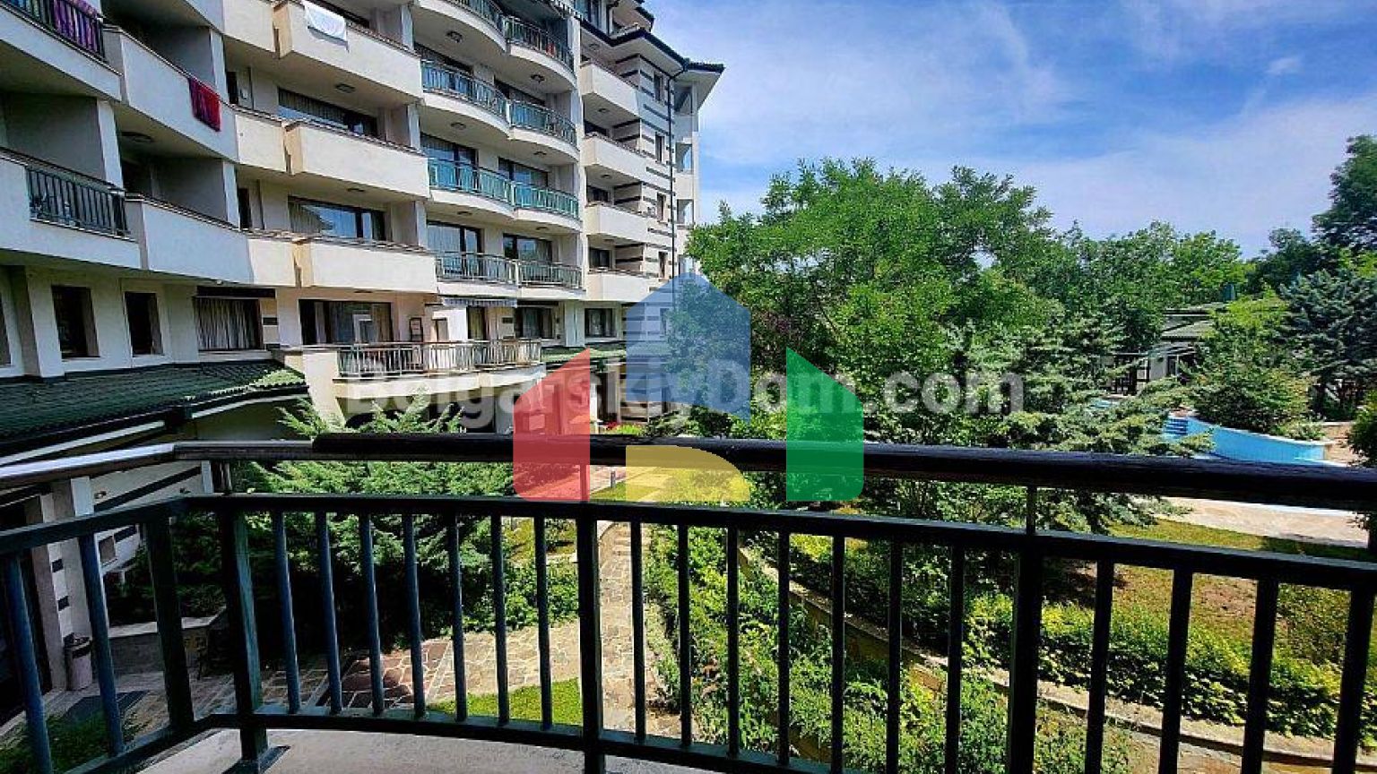 Трикімнатна квартира в Емеральд Резорт