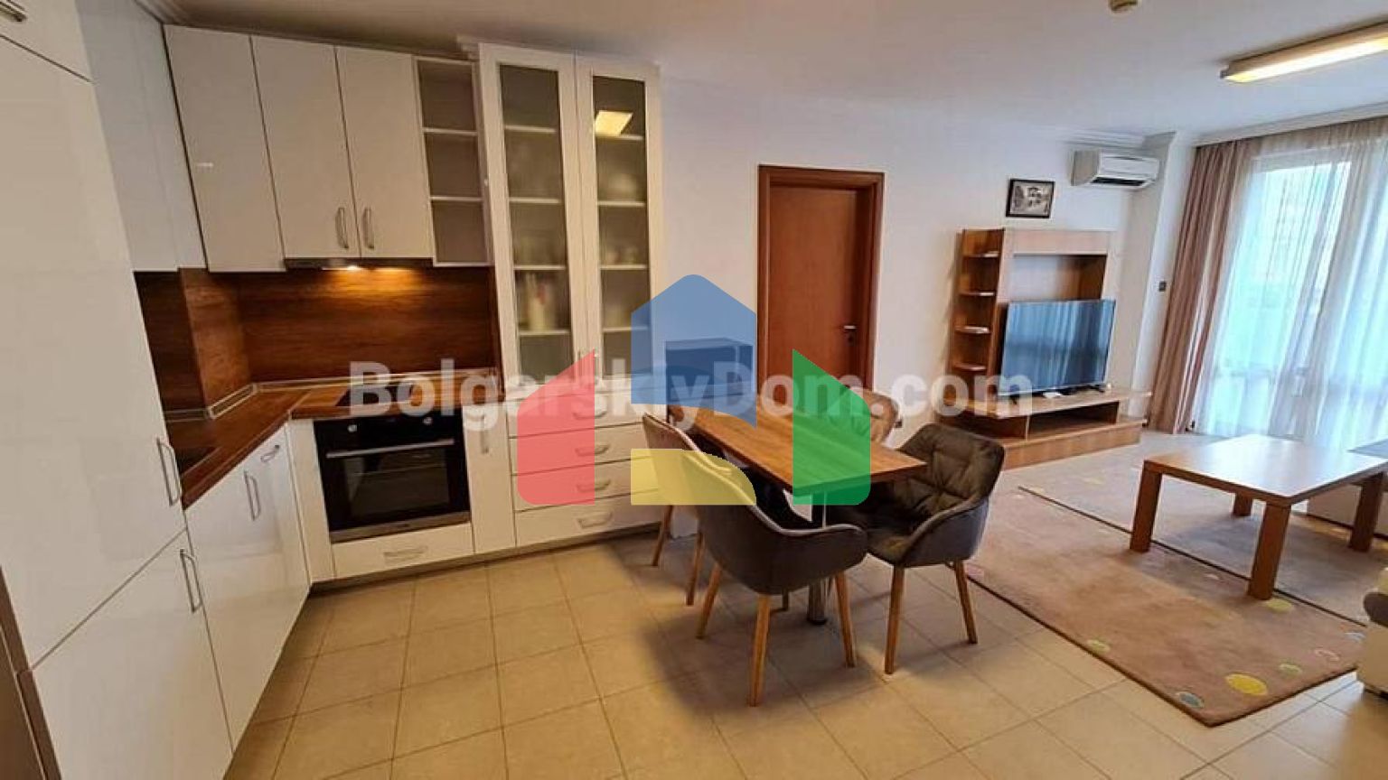 Трикімнатна квартира в Емеральд Резорт