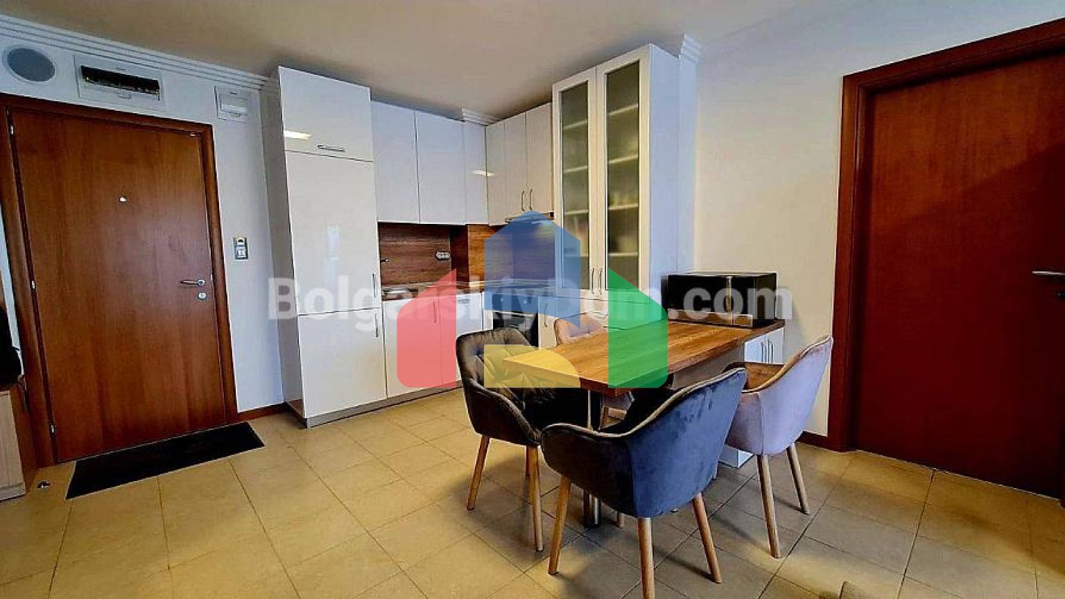 Трикімнатна квартира в Емеральд Резорт