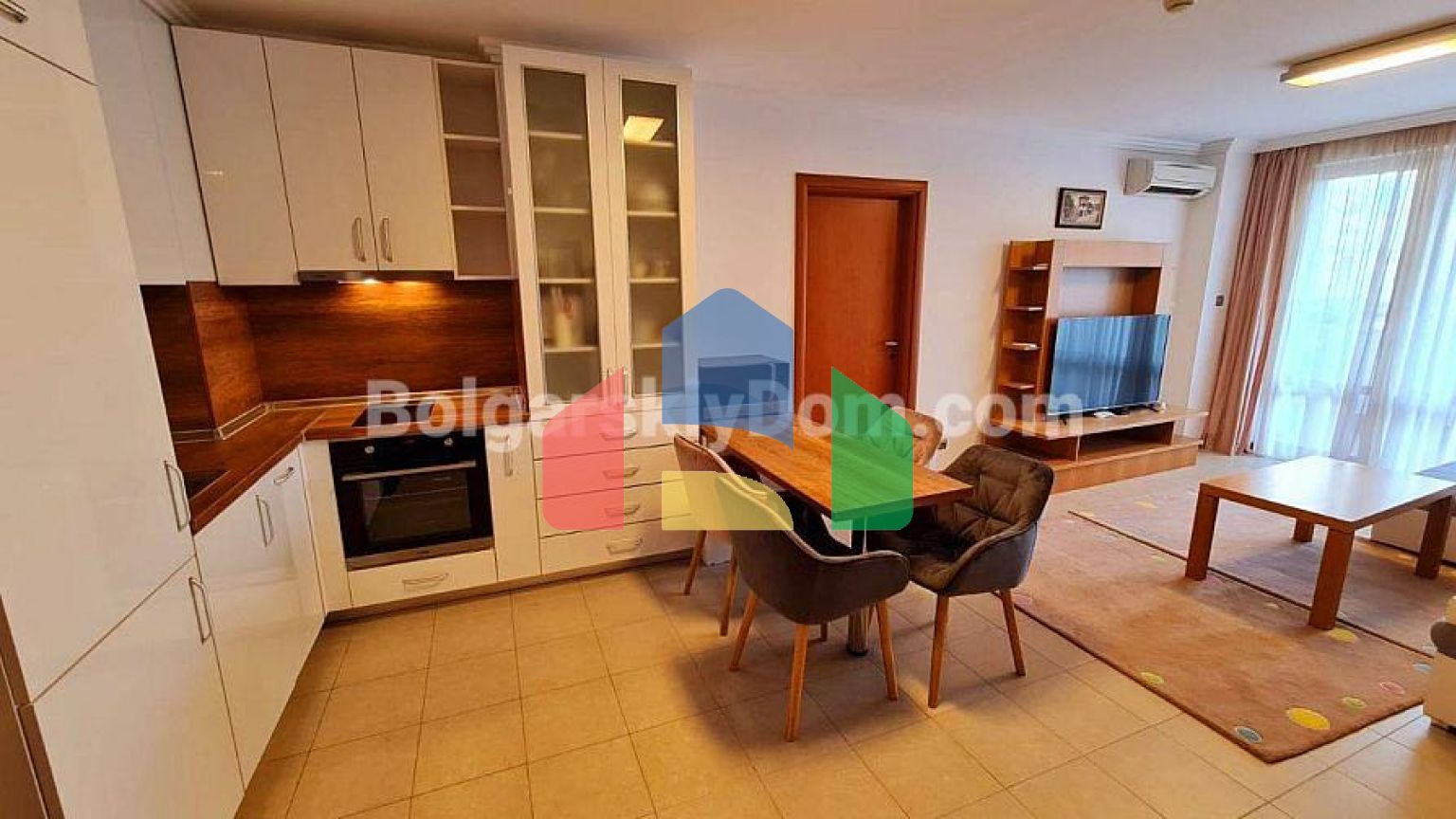 Трикімнатна квартира в Емеральд Резорт