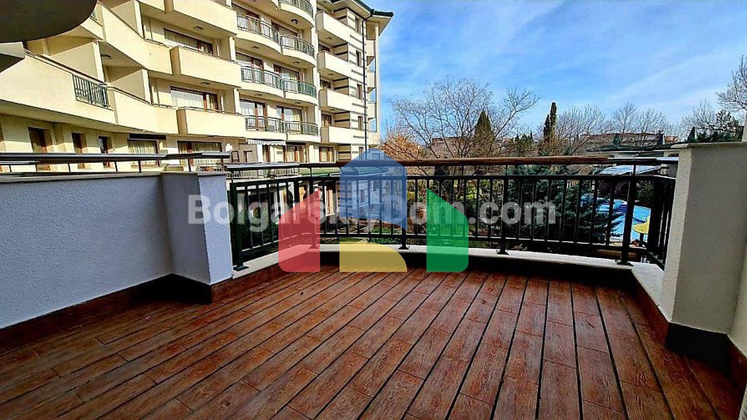 Трикімнатна квартира в Емеральд Резорт