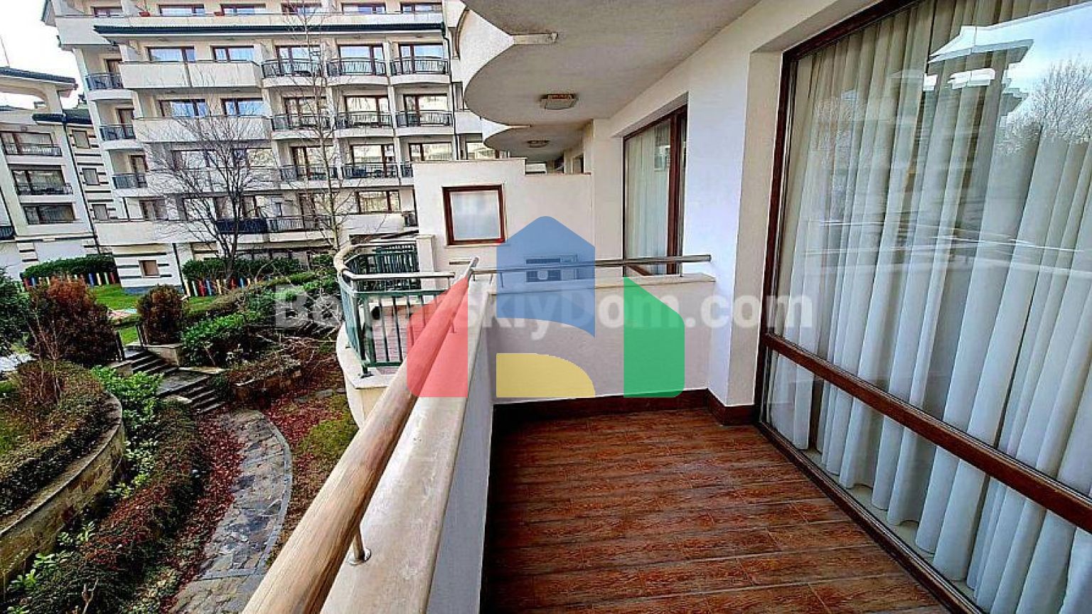 Трикімнатна квартира в Емеральд Резорт