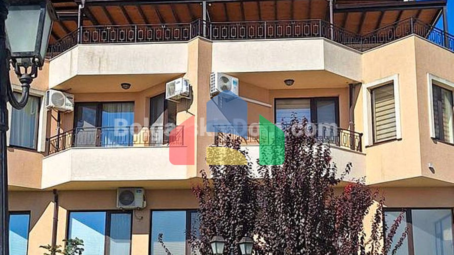 Трикімнатна квартира в Річ 2