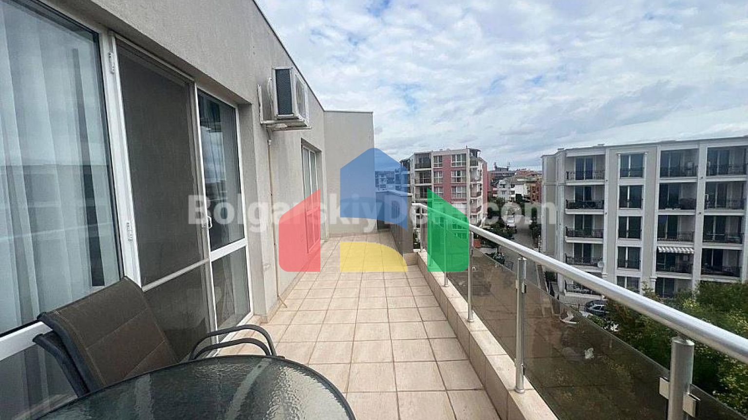 Двухкомнатная квартира в Равде