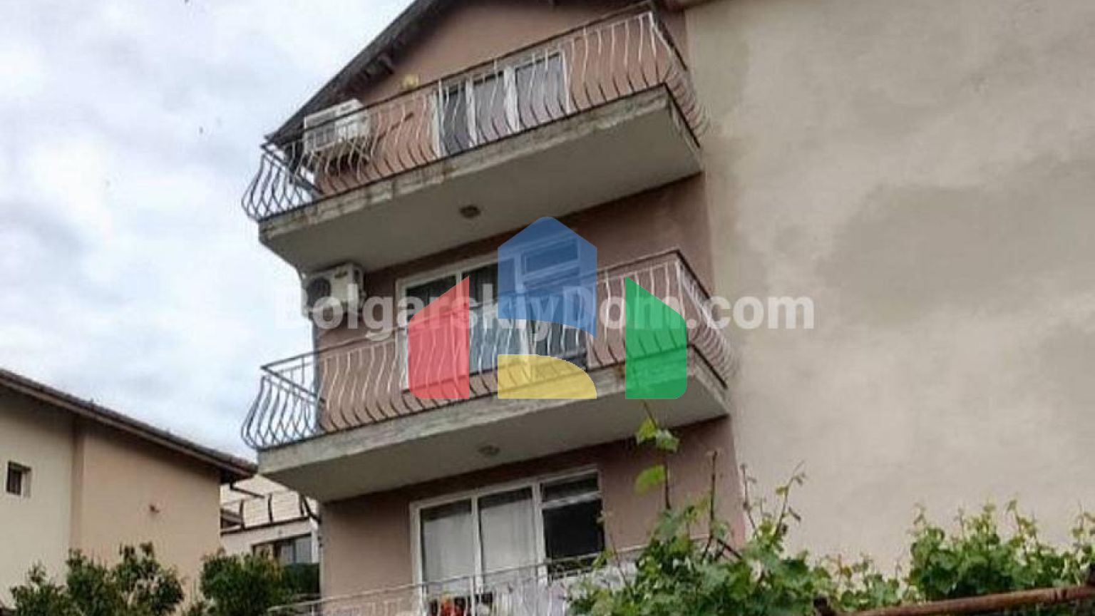 Гостьовий будинок в Равді