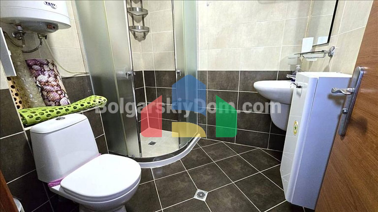 Трехкомнатная квартира в Тара