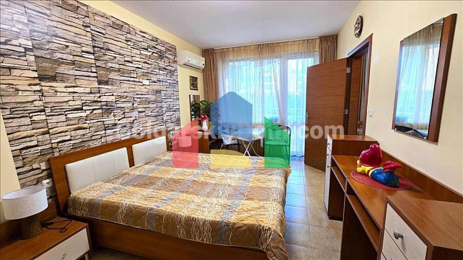 Трехкомнатная квартира в Тара