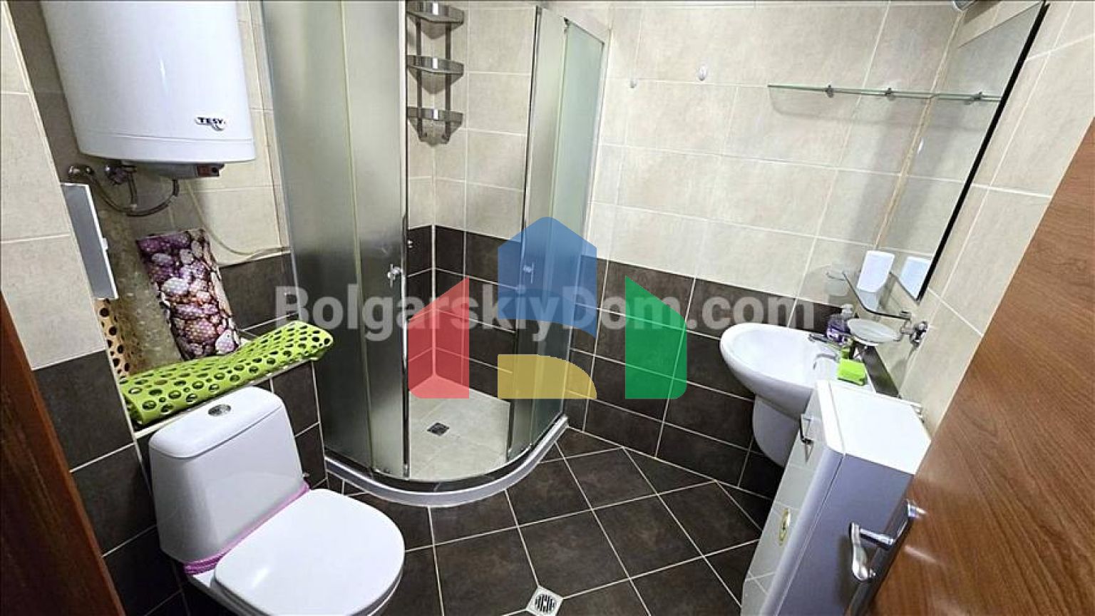 Трехкомнатная квартира в Тара