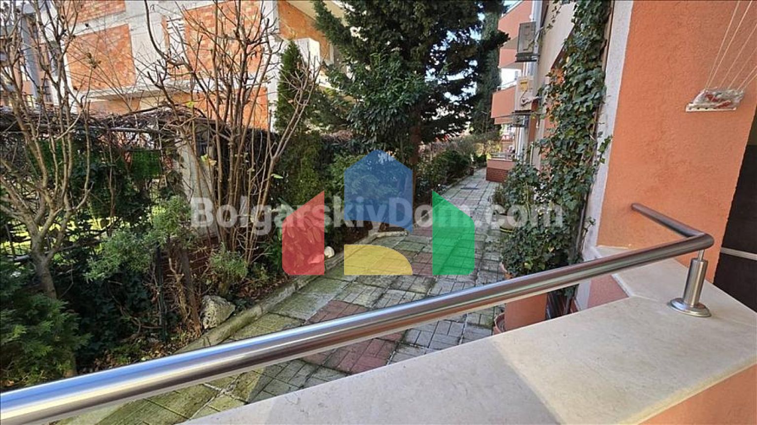 Трехкомнатная квартира в Тара