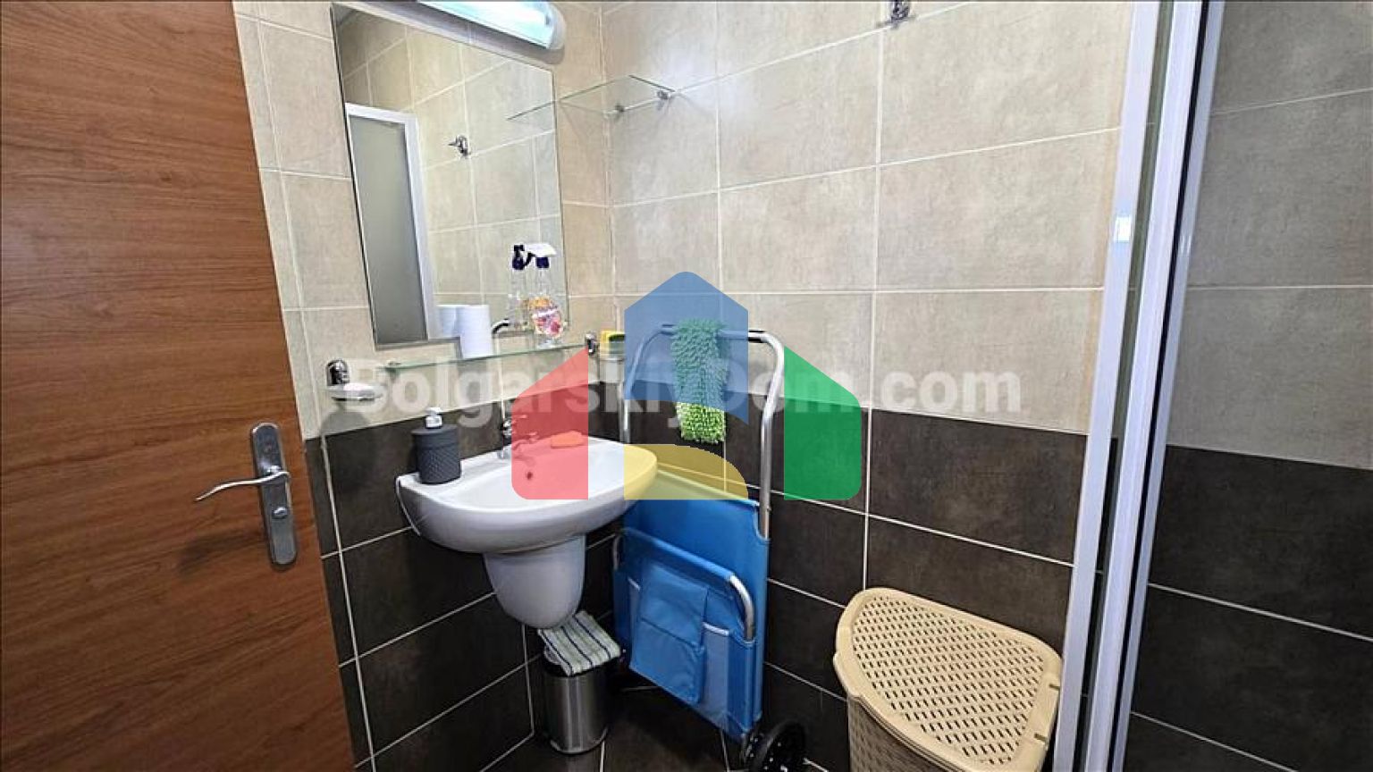 Трехкомнатная квартира в Тара