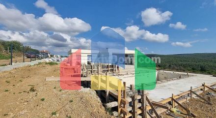 Будинок в Баня