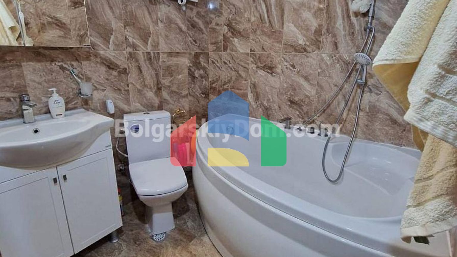 Трехкомнатная квартира в Оазис