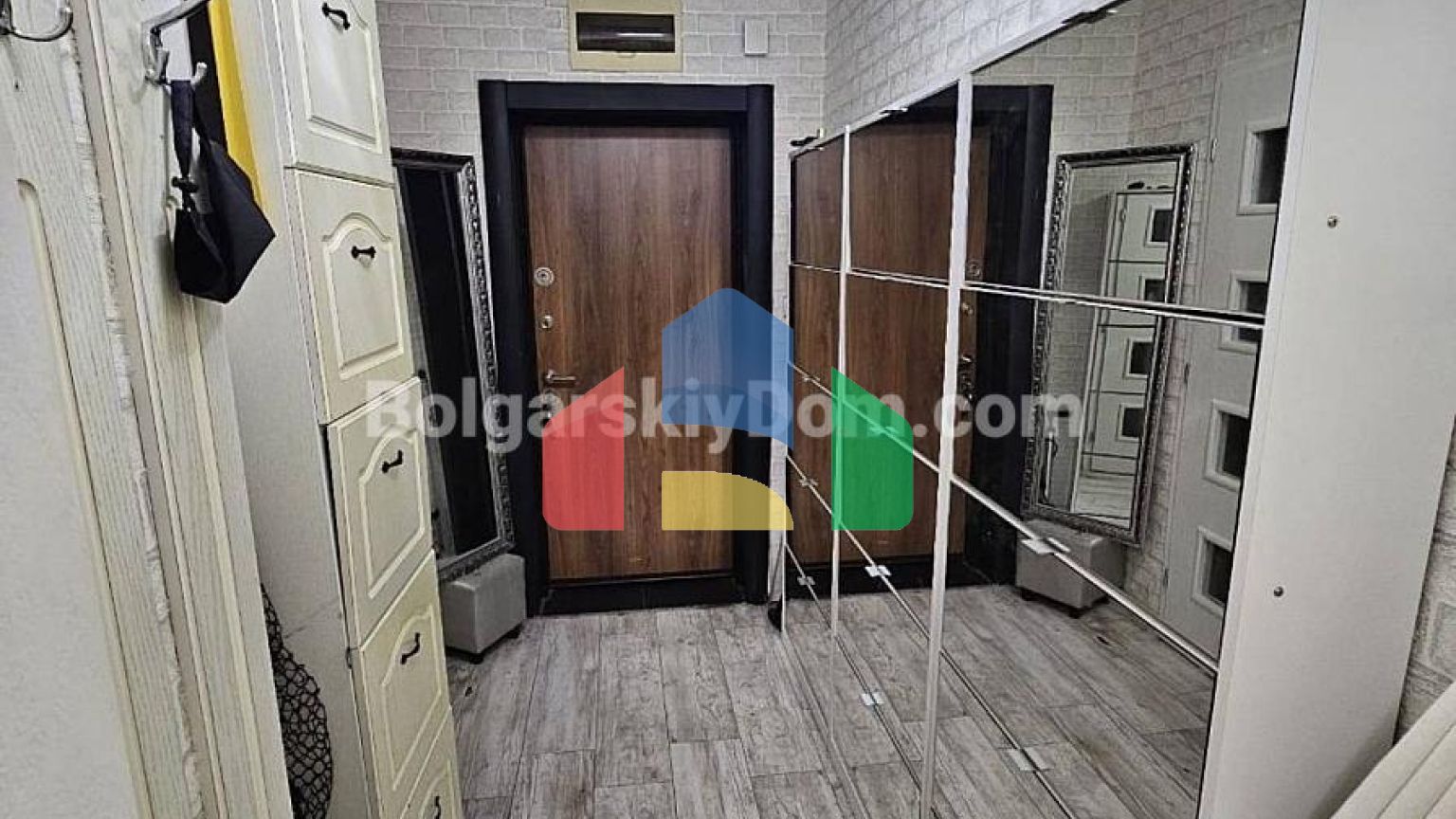 Трехкомнатная квартира в Оазис