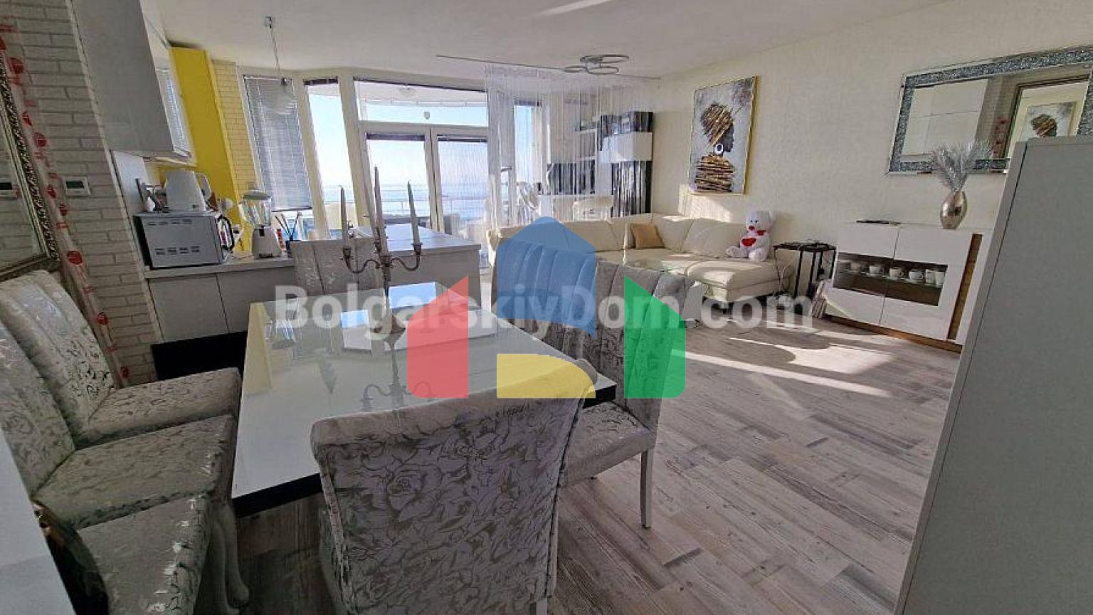 Трехкомнатная квартира в Оазис