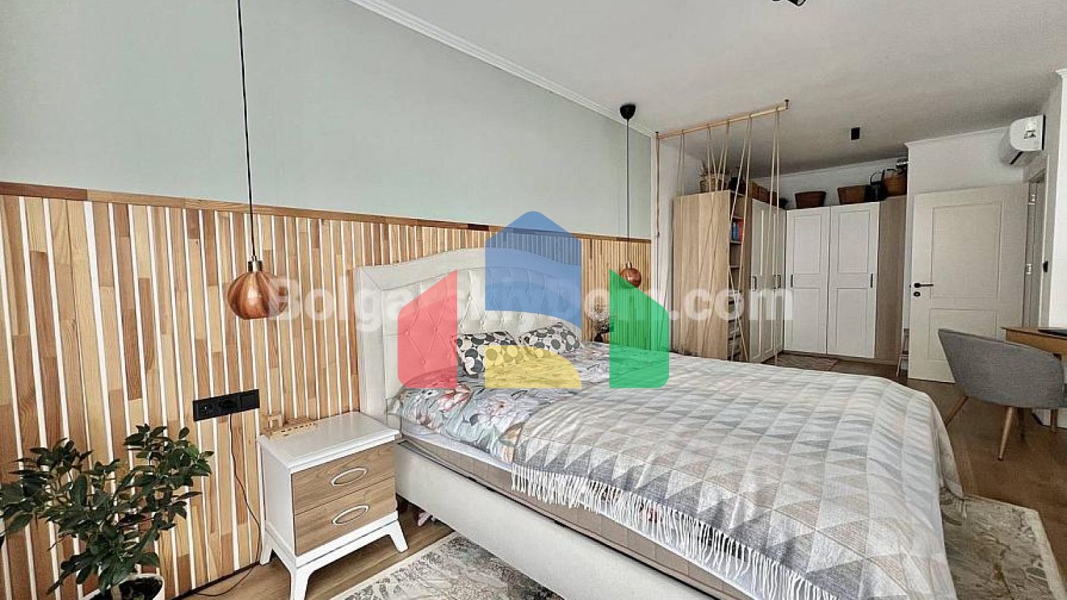 Чотирикімнатна квартира в Бейвю Фемілі