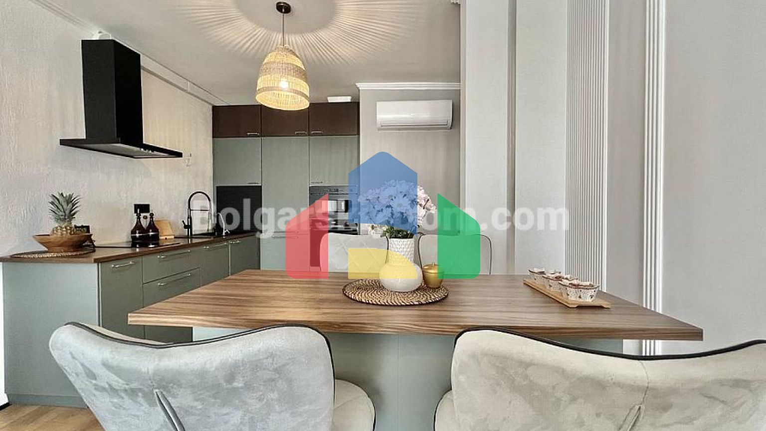 Чотирикімнатна квартира в Бейвю Фемілі