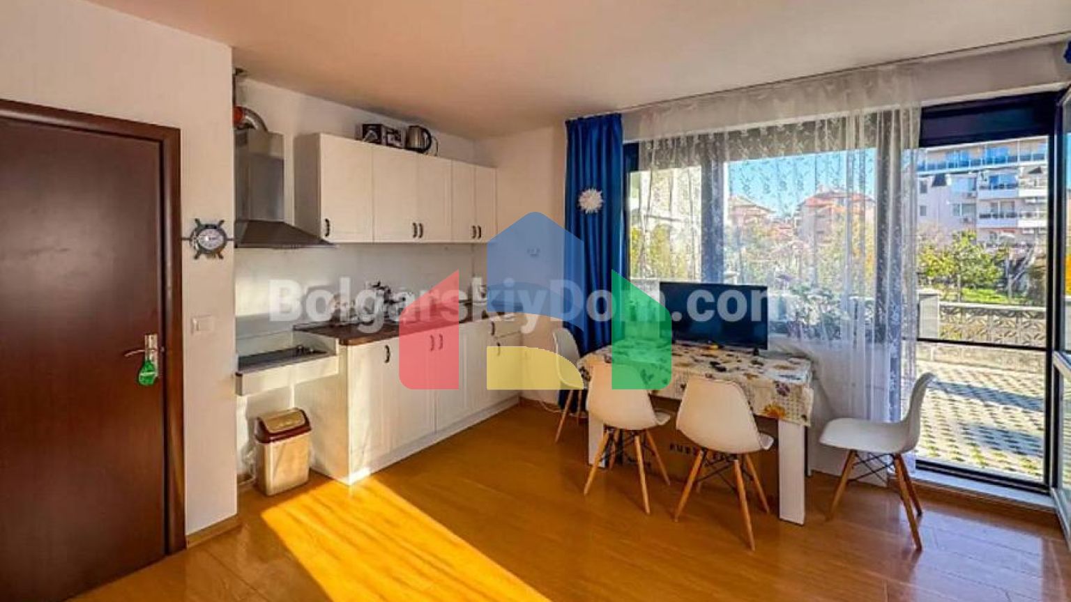 Студия в жилом доме в квартале Сарафово