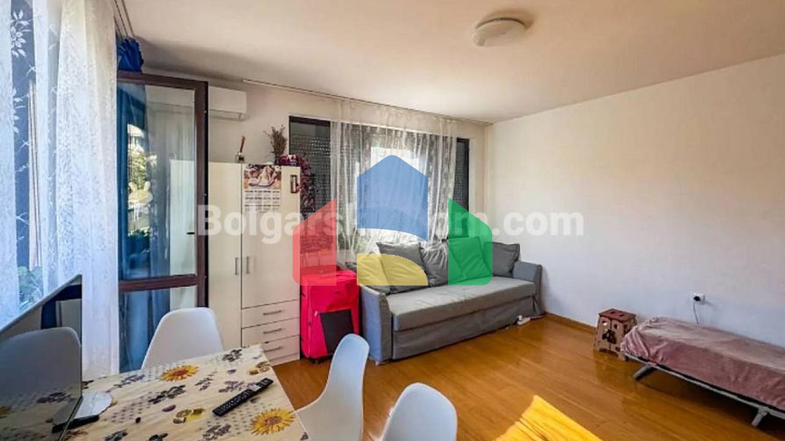 Студия в жилом доме в квартале Сарафово