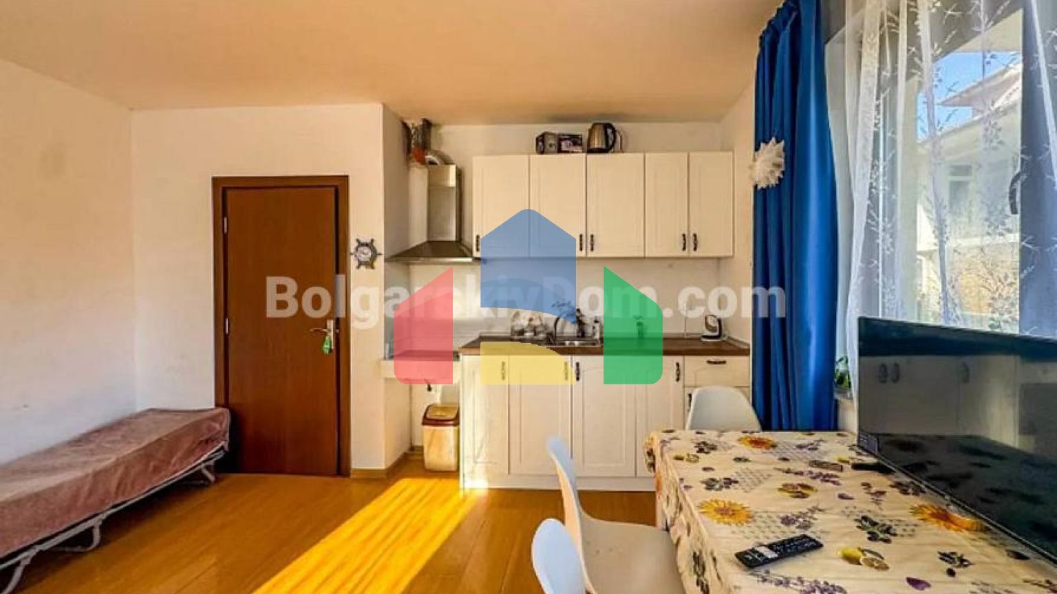 Студия в жилом доме в квартале Сарафово