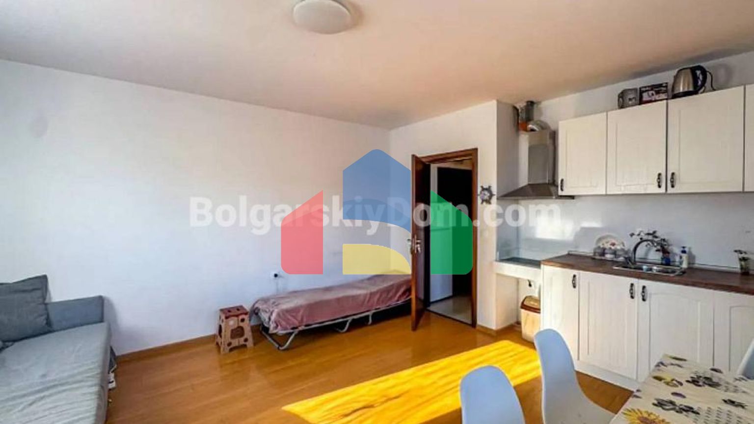 Студия в жилом доме в квартале Сарафово