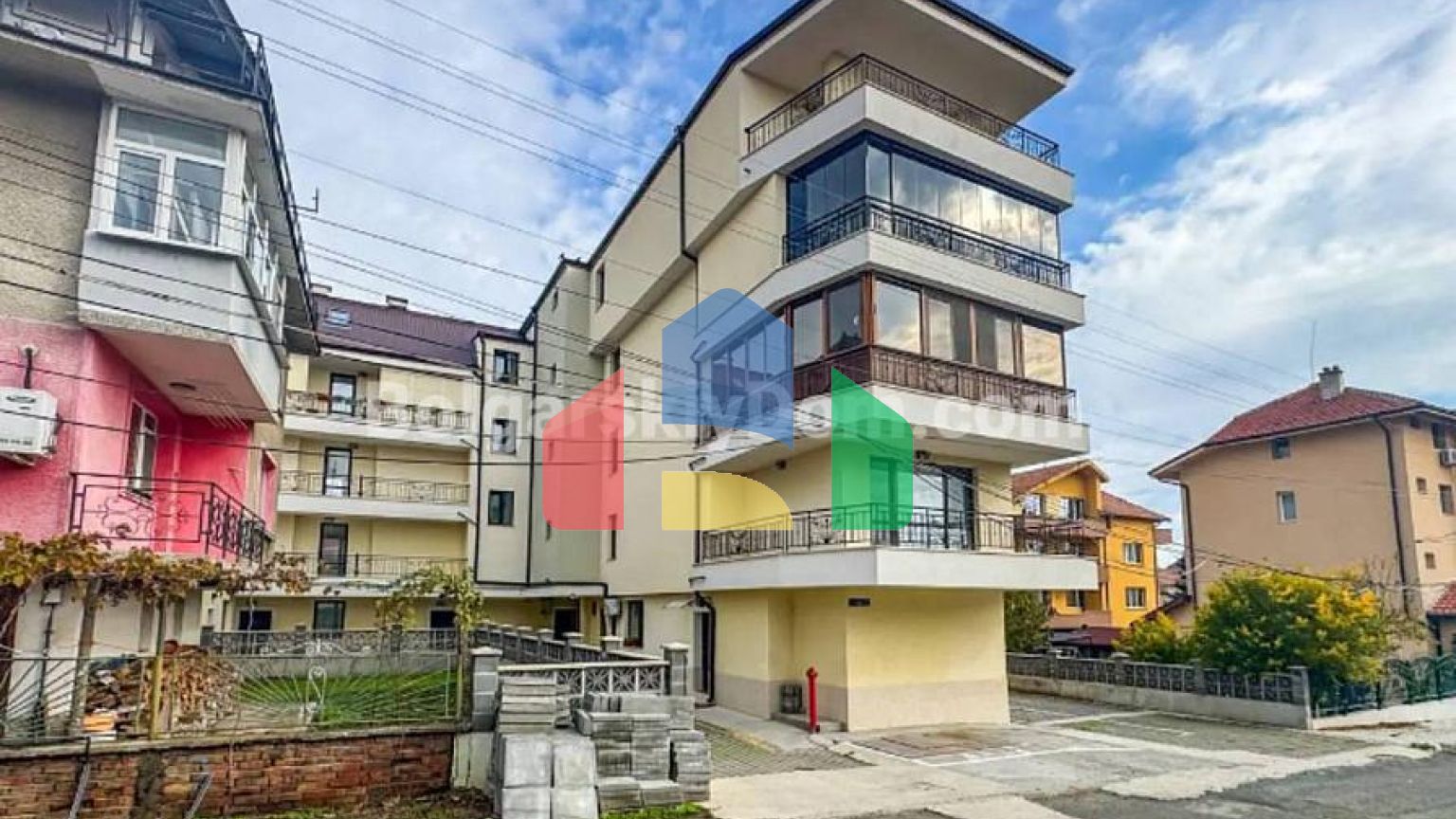 Студия в жилом доме в квартале Сарафово