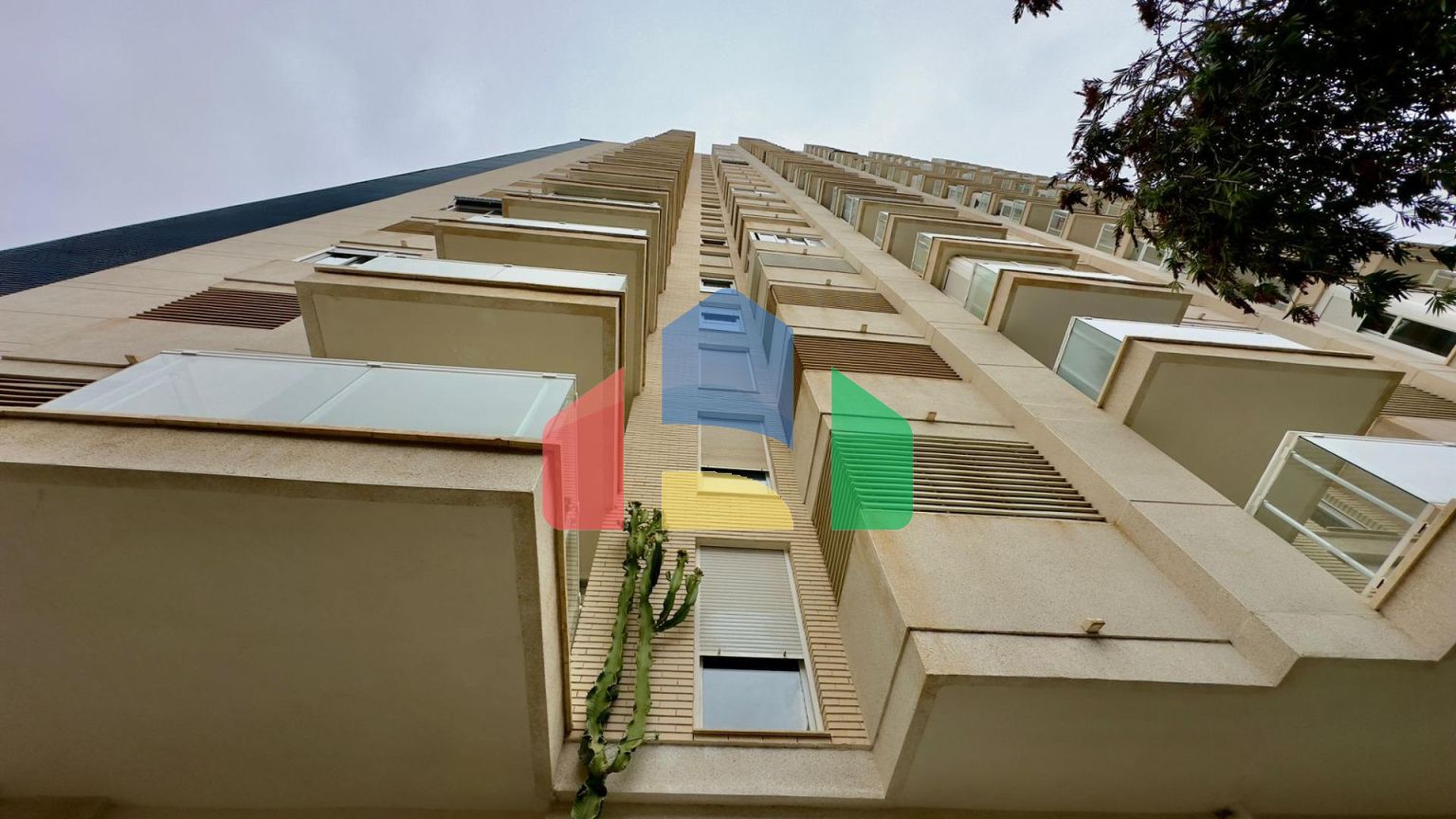 «Впечатляющая квартира на 18 этаже с панорамным видом на море в Бенидорме»