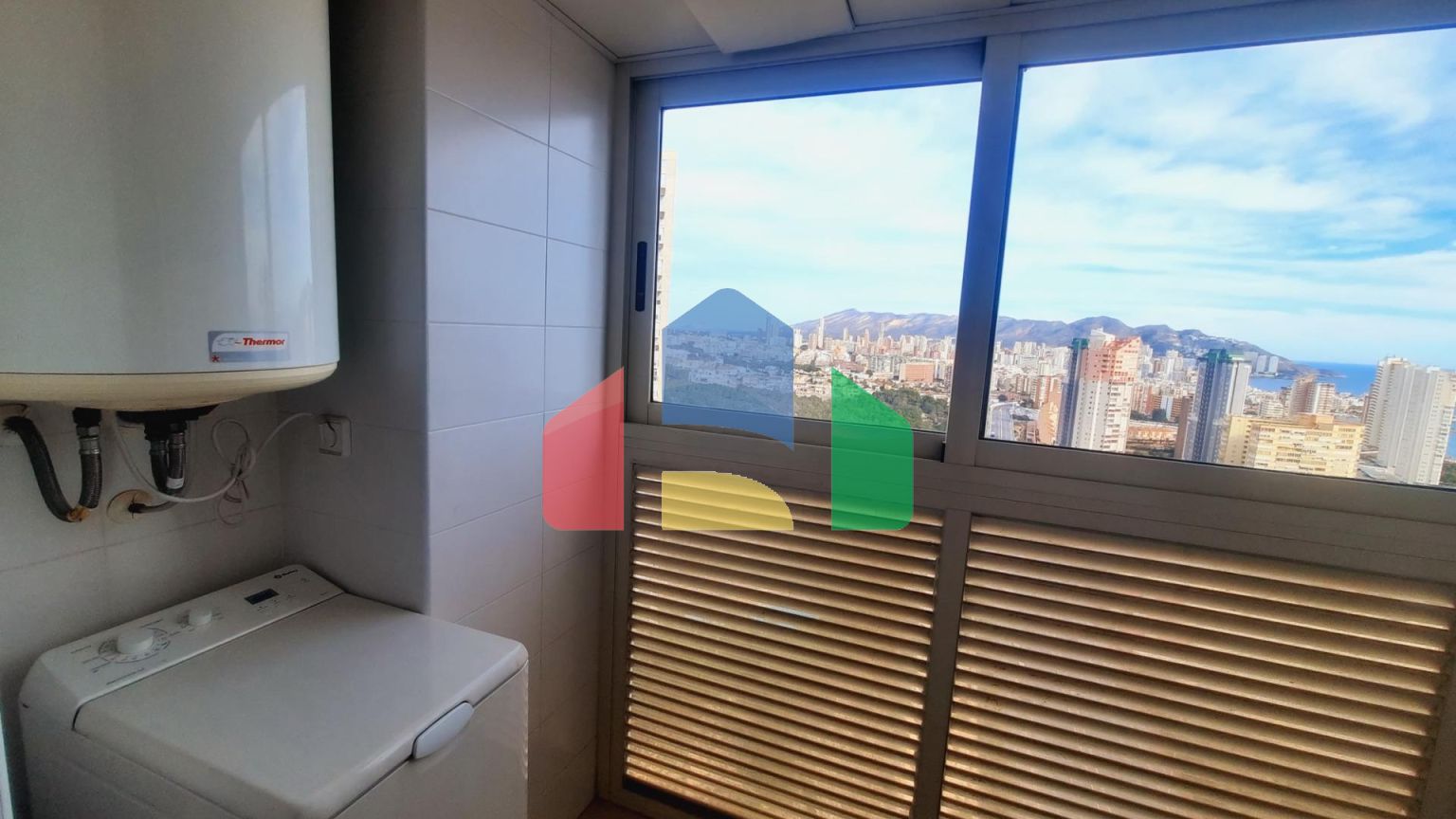 Уникальная квартира с панорамным видом в Бенидорме! ️