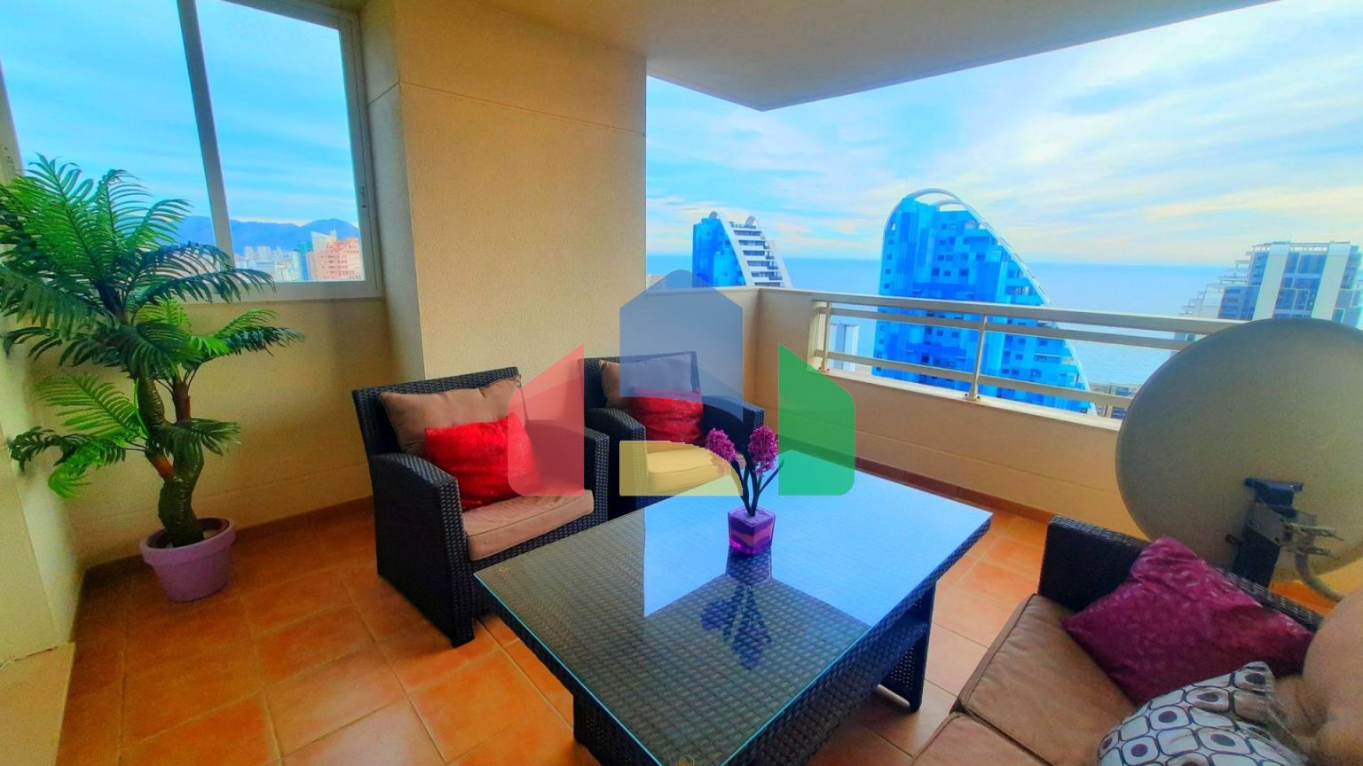 Уникальная квартира с панорамным видом в Бенидорме! ️