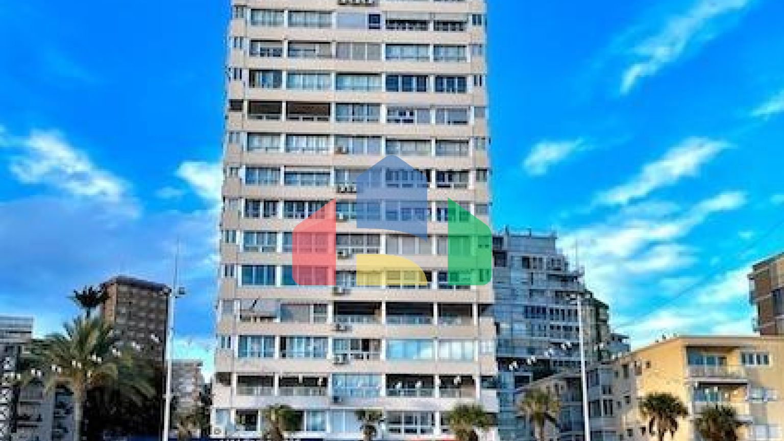 Эксклюзивная Реновированная Квартира на Первой Линии Пляжа в Бенидорме ️