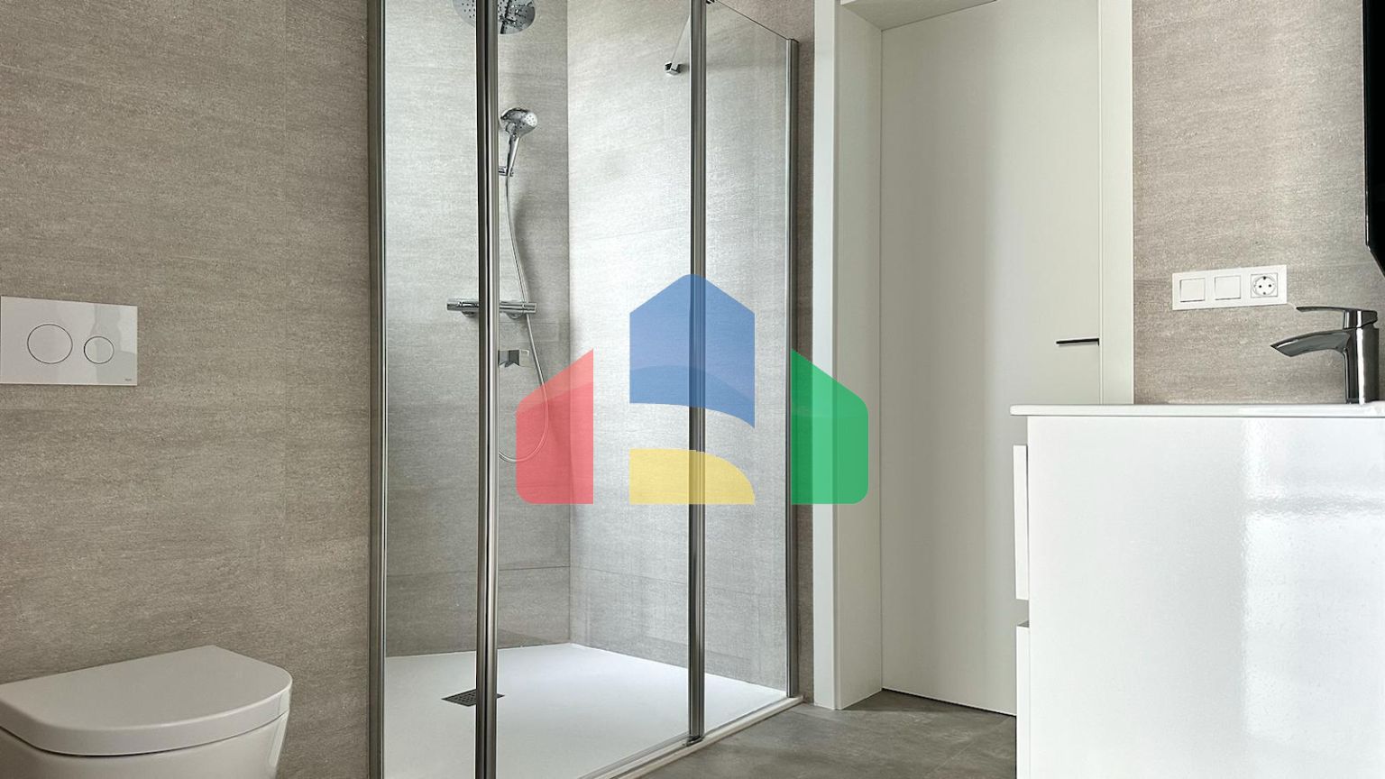 СОВЕРШЕННО НОВЫЙ ДИЗАЙН КВАРТИРЫ С ВИДОМ НА МОРЕ НА ПЛЯЖЕ ПОНИЕНТЕ, БЕНИДОРМ