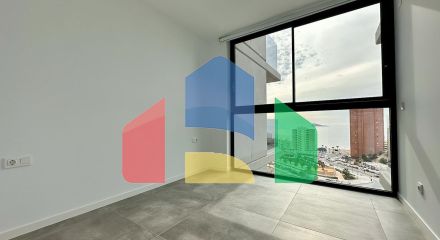 СОВЕРШЕННО НОВЫЙ ДИЗАЙН КВАРТИРЫ С ВИДОМ НА МОРЕ НА ПЛЯЖЕ ПОНИЕНТЕ, БЕНИДОРМ