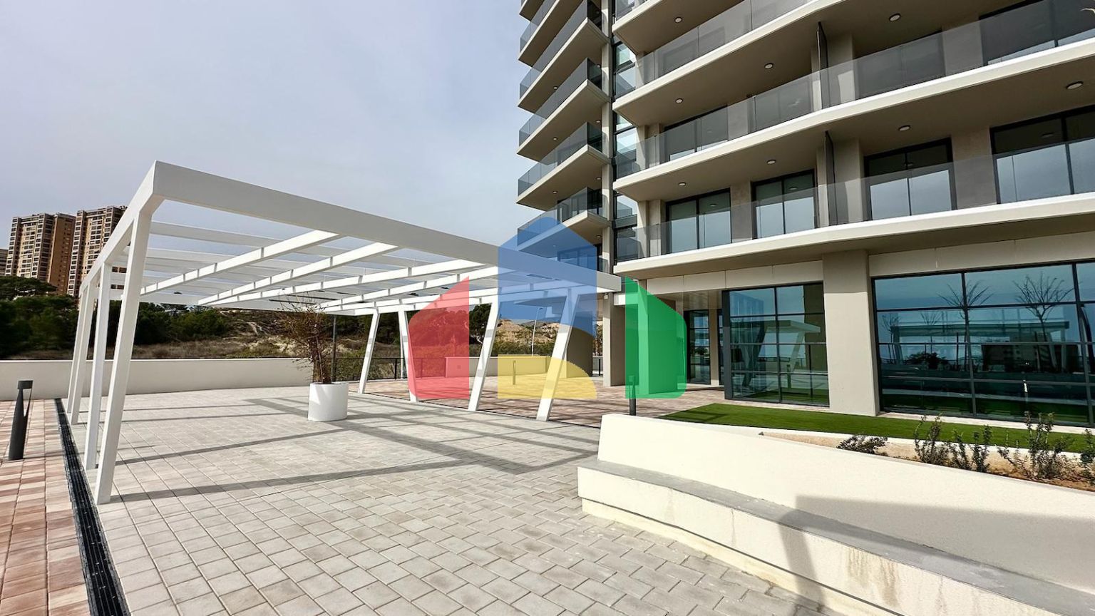 СОВЕРШЕННО НОВЫЙ ДИЗАЙН КВАРТИРЫ С ВИДОМ НА МОРЕ НА ПЛЯЖЕ ПОНИЕНТЕ, БЕНИДОРМ