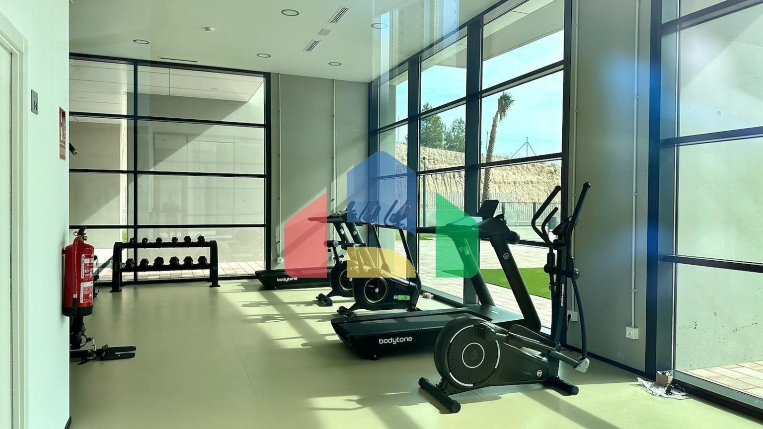 СОВЕРШЕННО НОВЫЙ ДИЗАЙН КВАРТИРЫ С ВИДОМ НА МОРЕ НА ПЛЯЖЕ ПОНИЕНТЕ, БЕНИДОРМ