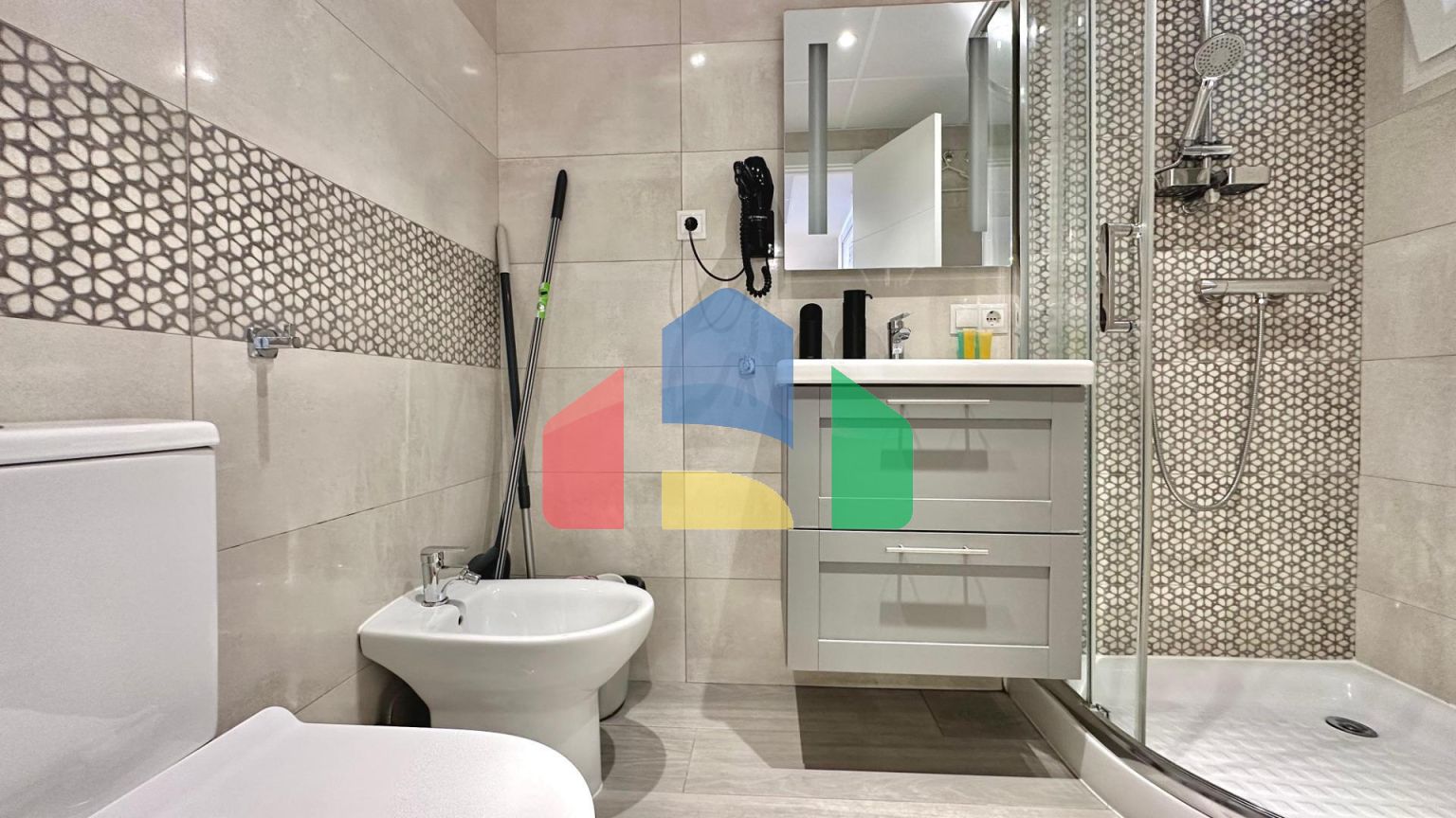 Эксклюзивное инвестиционное предложение в Бенидорме-В продаже 3 квартиры в одном доме