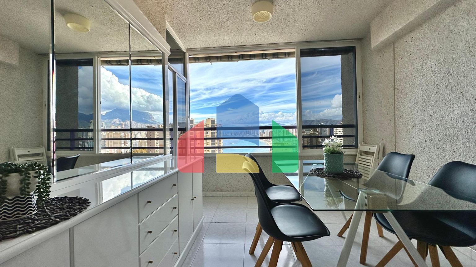 Эксклюзивное инвестиционное предложение в Бенидорме-В продаже 3 квартиры в одном доме