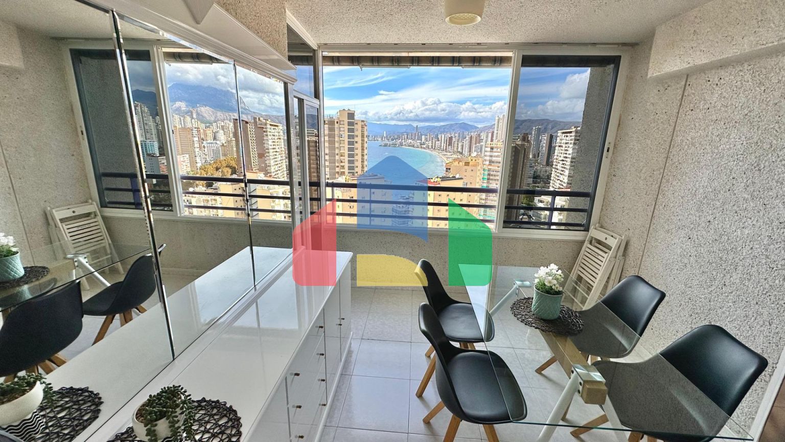 Эксклюзивное инвестиционное предложение в Бенидорме-В продаже 3 квартиры в одном доме