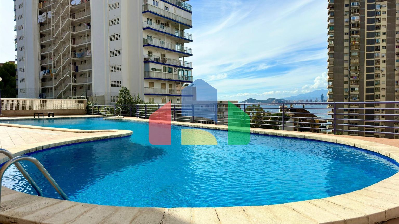 Эксклюзивное инвестиционное предложение в Бенидорме-В продаже 3 квартиры в одном доме