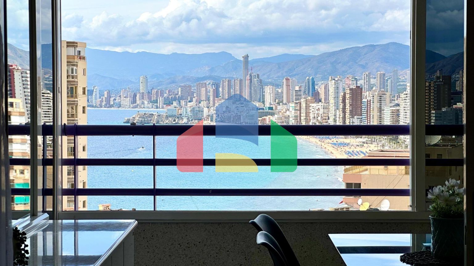 Эксклюзивное инвестиционное предложение в Бенидорме-В продаже 3 квартиры в одном доме