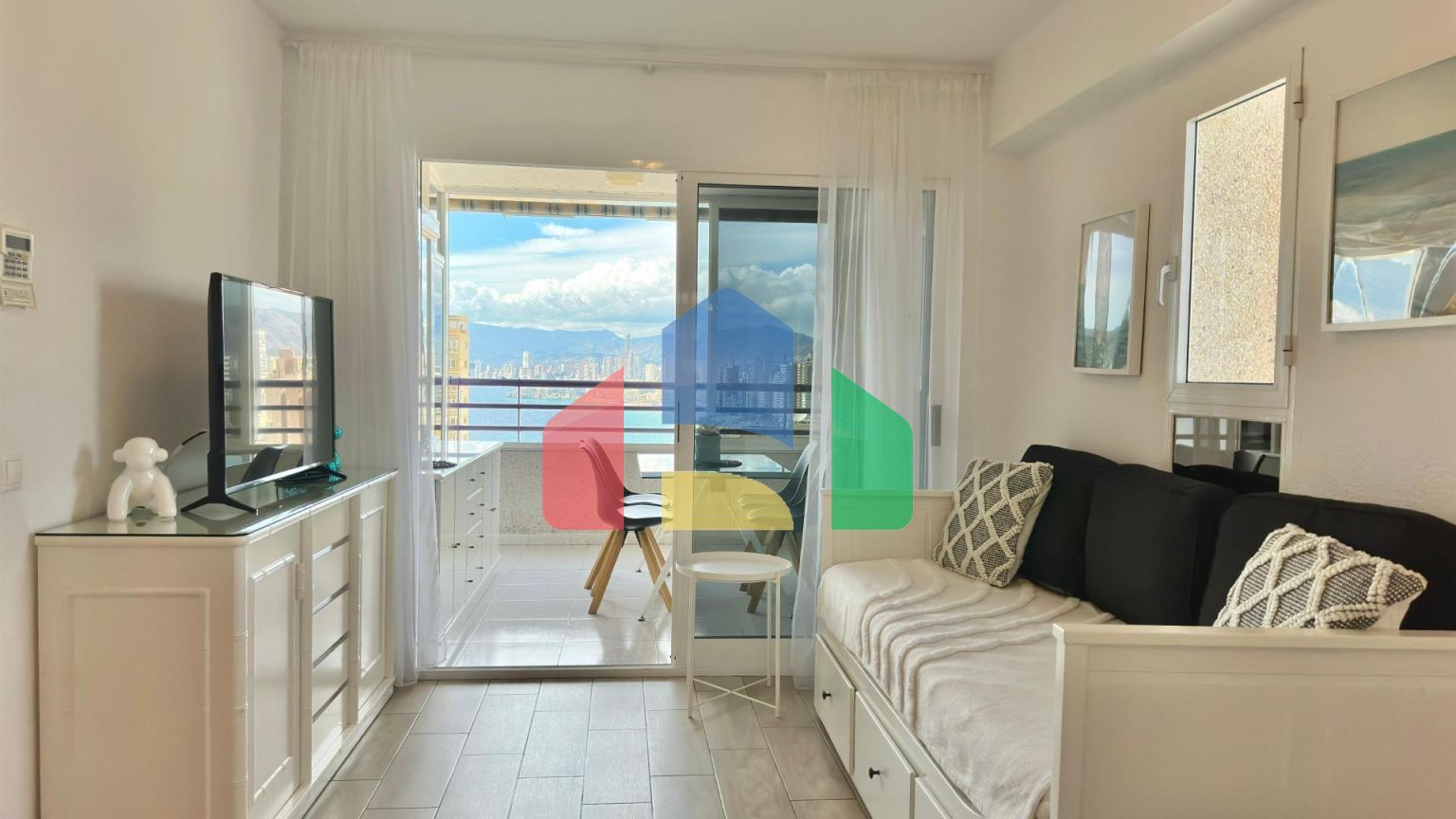 Эксклюзивное инвестиционное предложение в Бенидорме-В продаже 3 квартиры в одном доме