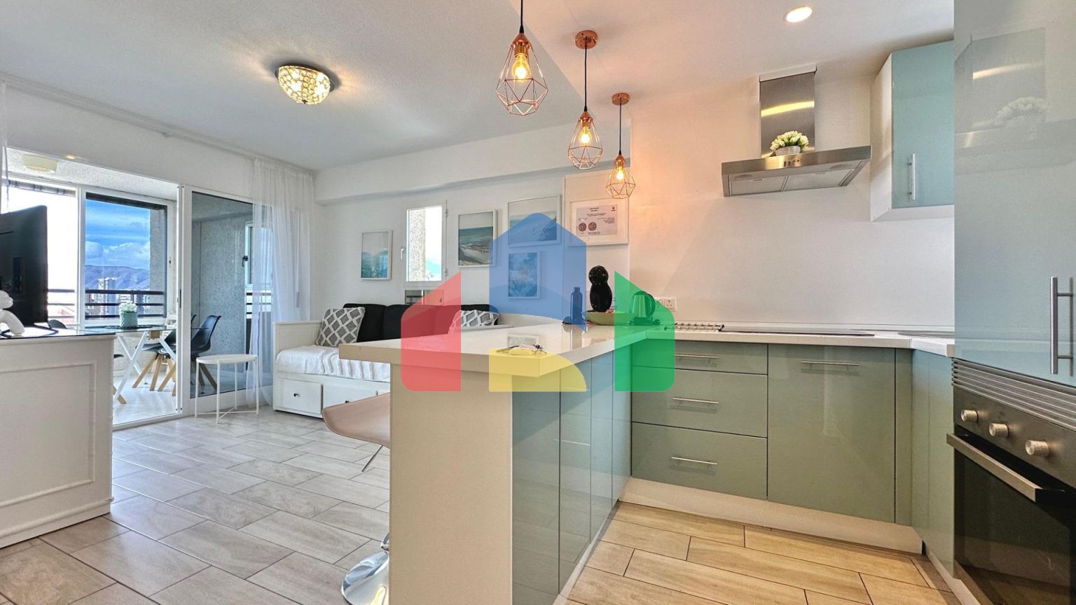 Эксклюзивное инвестиционное предложение в Бенидорме-В продаже 3 квартиры в одном доме