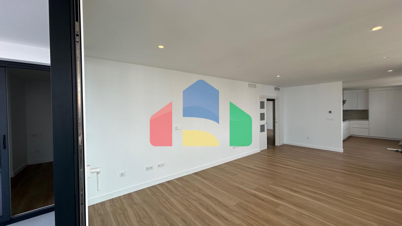 Новая роскошная квартира на пляже Леванте с панорамным видом на море