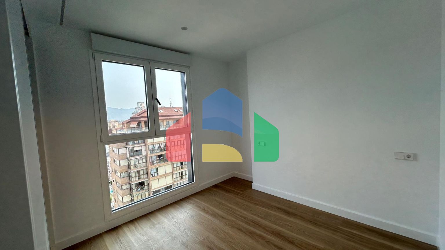 Новая роскошная квартира на пляже Леванте с панорамным видом на море