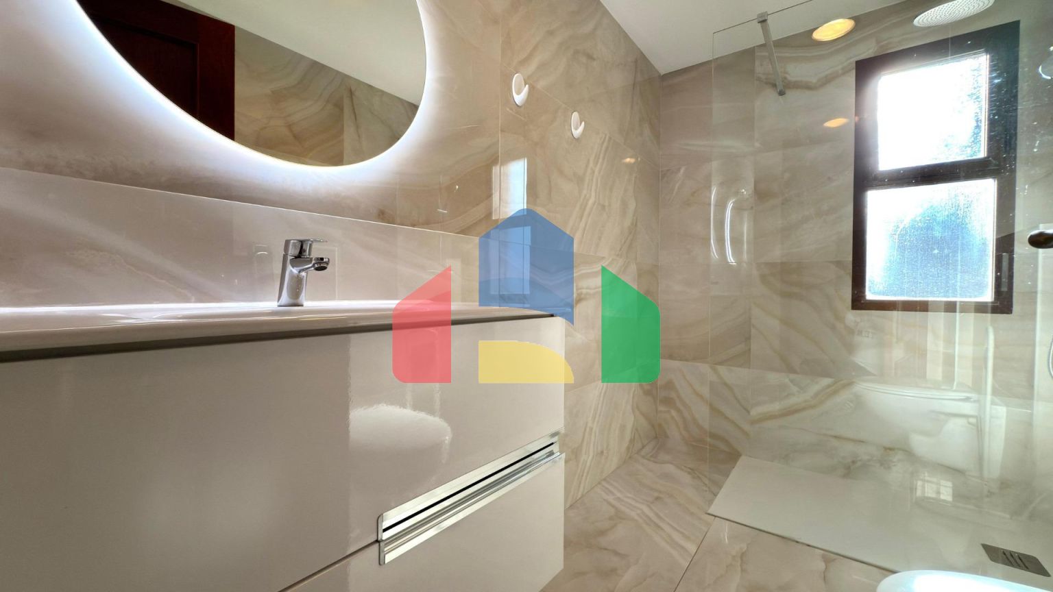 Роскошные апартаменты в знаковом здании Coblanca 40 с видом на море