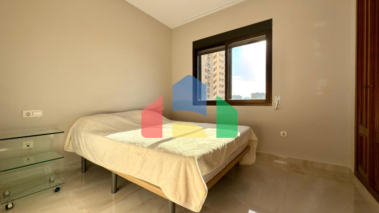 Роскошные апартаменты в знаковом здании Coblanca 40 с видом на море